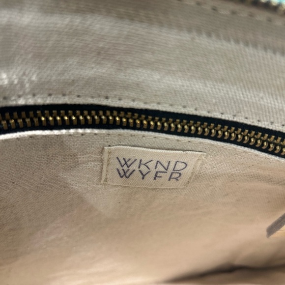 RARE- WKND-WYFR Elegant Beige Floral Clutch/Crossbody - Picture 5 of 6